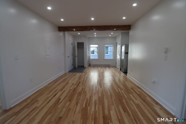 Building Photo - 198 Montauk Ave