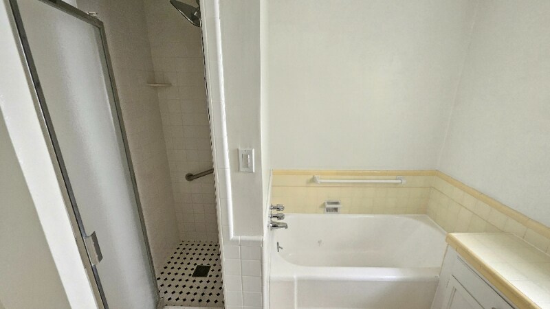 Building Photo - 224 S Tower Dr