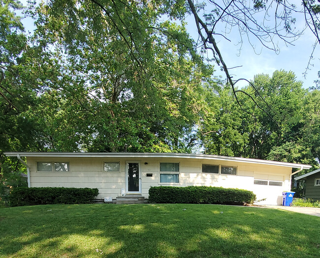 Front house - 9012 Hemlock Dr