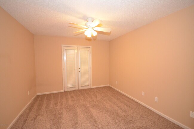Building Photo - 13715 Richmond Park Dr N