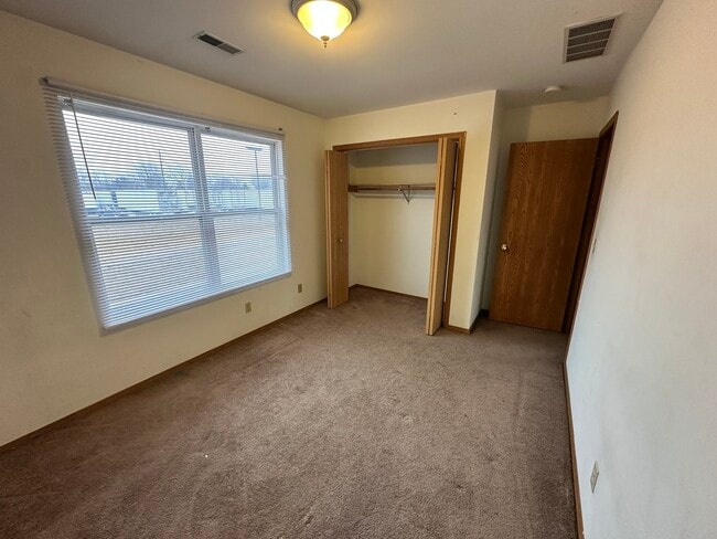 Building Photo - 432 Wyman St