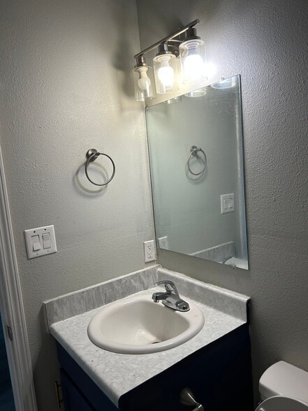 Building Photo - 2508 Oak Forest Dr