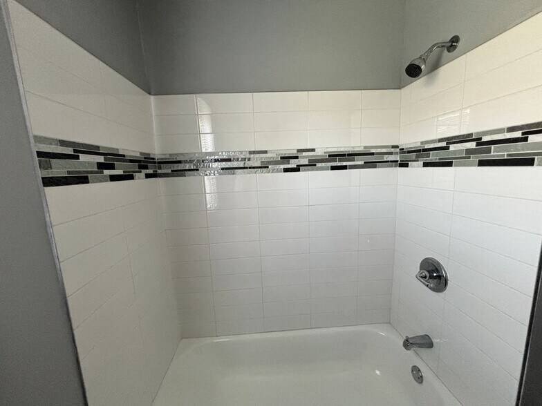 Building Photo - 8145 Lozier Ave