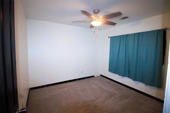 Building Photo - 3827 Dogwood Tr