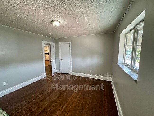 Building Photo - 227 5th Ave