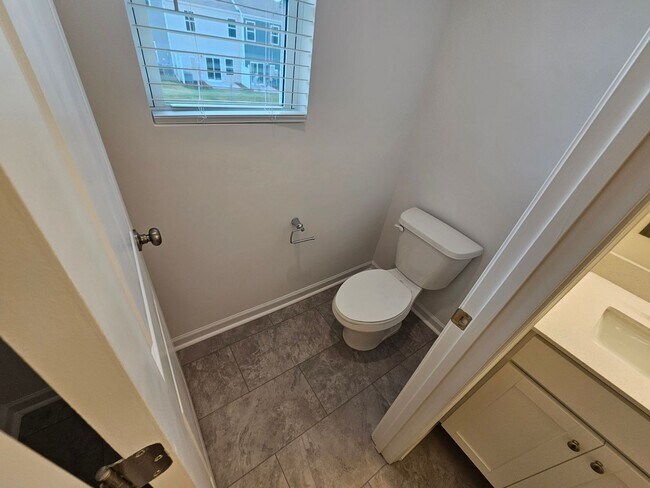 Building Photo - Beautiful Townhome in Concord! Great schools!