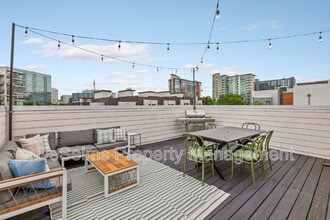 Building Photo - 807 13th Ave S