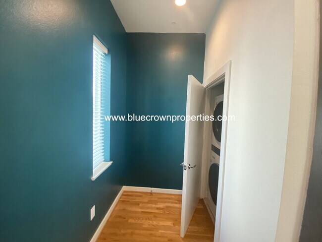 Building Photo - 1245 Gano St