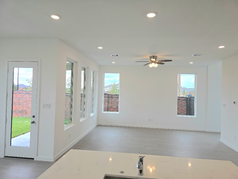 Building Photo - 27139 Blue Pool Dr