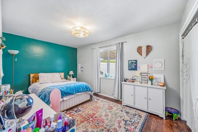 Building Photo - 1831 W Northview Ave