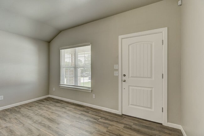 Building Photo - 721 League Cir