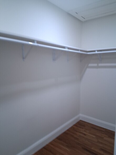 Building Photo - 34 Old East Neck Rd