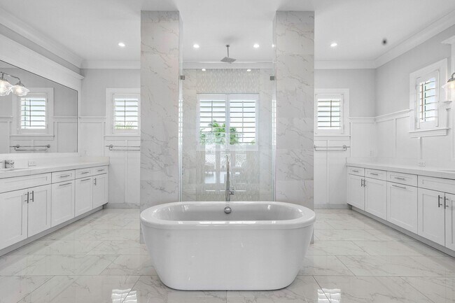 Building Photo - 2100 Notre Dame Dr