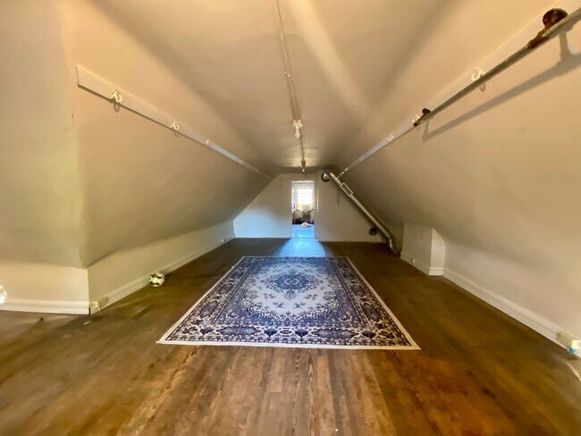 Building Photo - 2364 Victor St