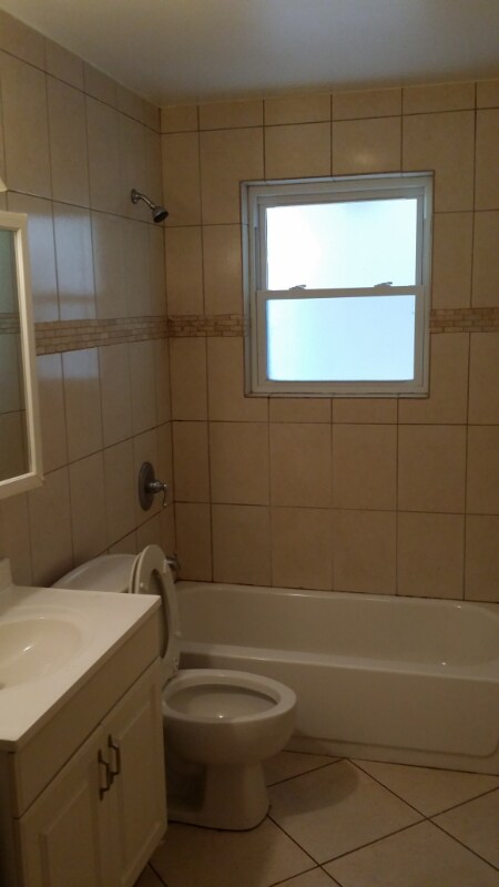 Building Photo - 2300 Campagna Dr