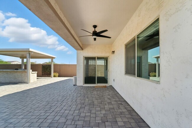Building Photo - Stunning new build in Glendale, AZ!