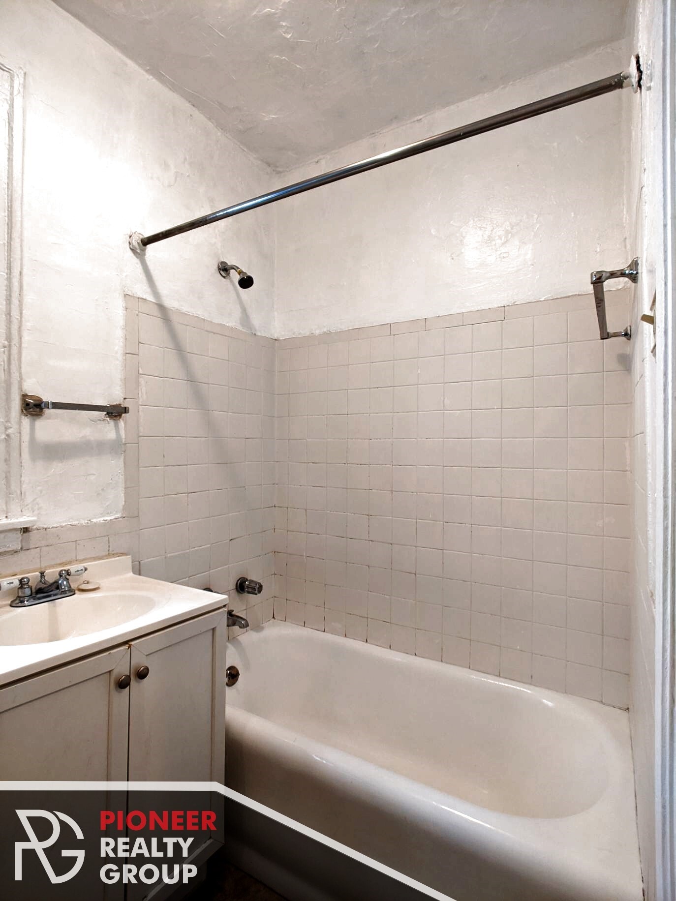 Building Photo - 1350 N Dearborn St