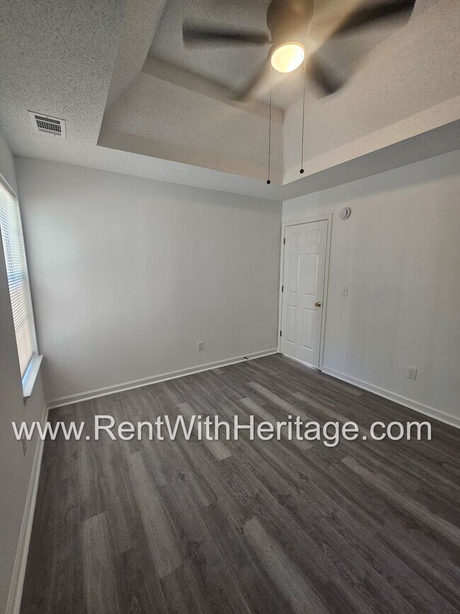 Building Photo - Gorgeous 3bd/ 2.5 bath Home in Popular Nat...