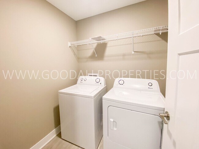 Building Photo - Must See this 4 Bedroom Walkout Ranch in Desoto