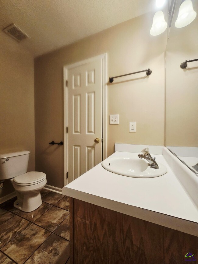 Building Photo - 217 Willis Creek Rd