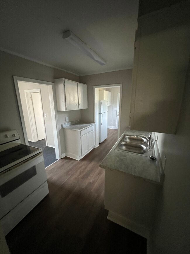 Building Photo - 3614 Norwich St