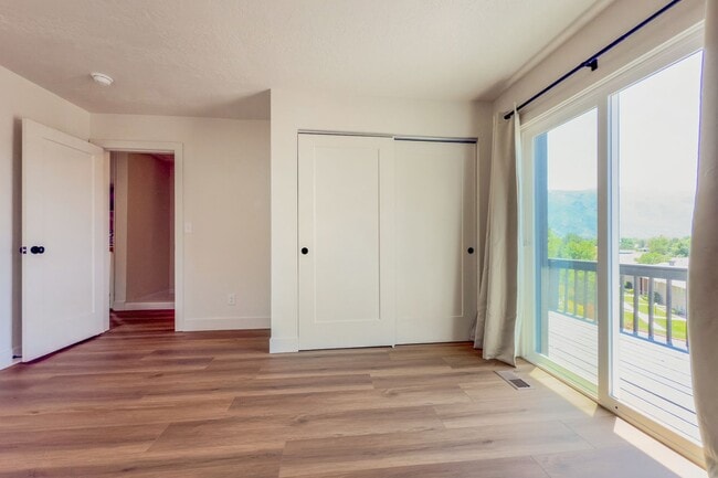 Building Photo - Modern 4-Bed, 2-Bath Home with Central Air...