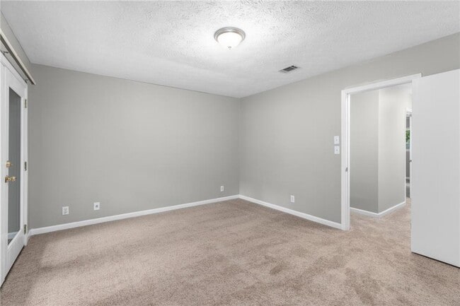 Building Photo - 2875 Torreya Way SE