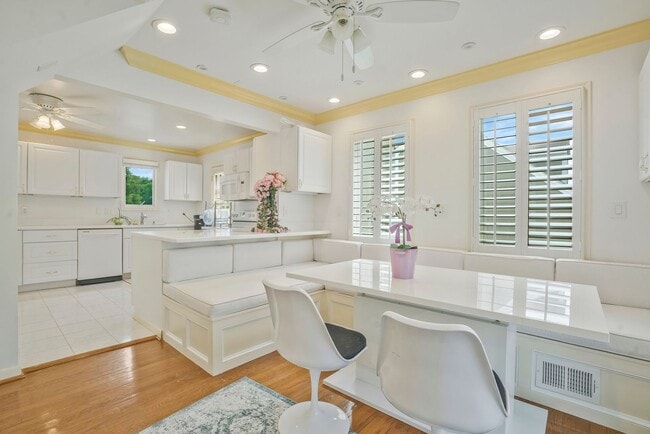 Building Photo - North Arlington 4 BR 5.5 BA Home