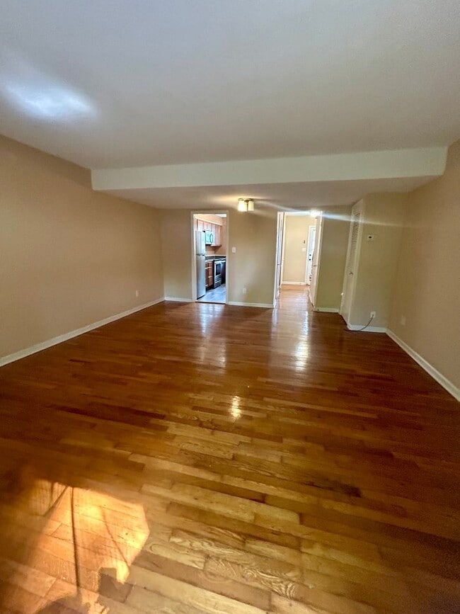 Building Photo - Spacious 2BR Townhome Near Downtown Carrbo...
