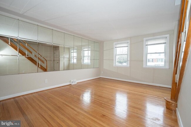 Building Photo - 130 Ivy Ct