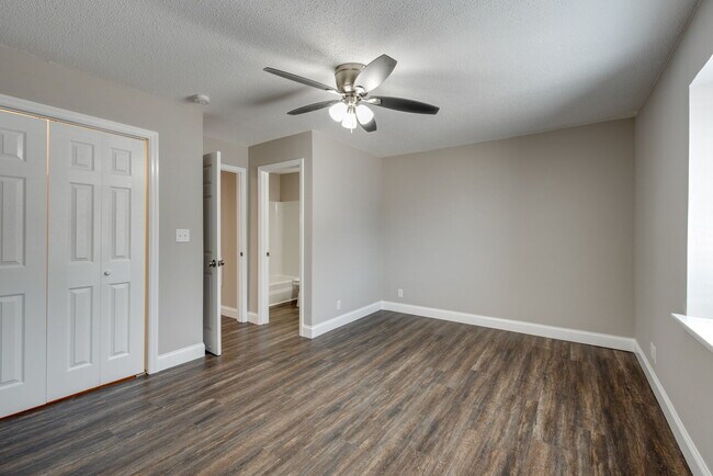 Building Photo - North Creek Crossing