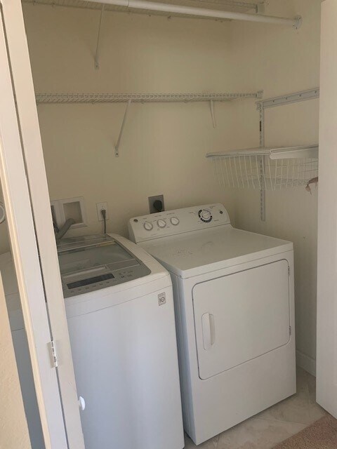 Building Photo - 9488 SW Merlin Ct