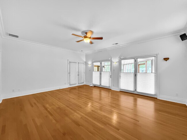 Building Photo - Charming 4 beds 4 baths in Austin!