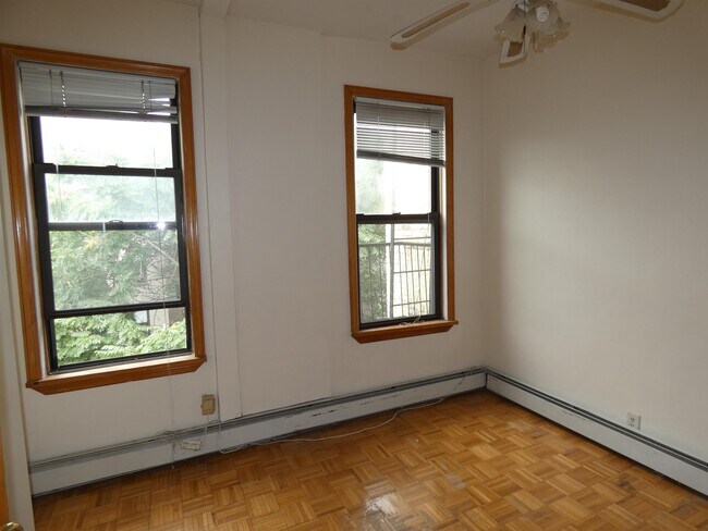 Building Photo - 936 Willow Ave