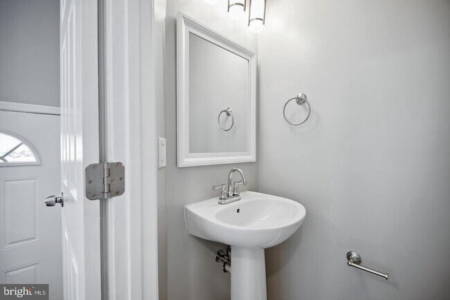 Building Photo - 7135 Ladd Cir