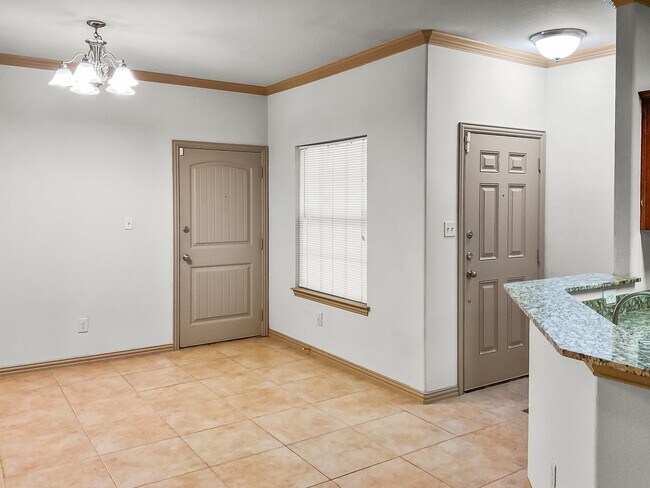 Building Photo - Move-In Ready Townhome Near I-30 & Arlington Entertainment!