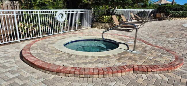 Building Photo - 122 SW Peacock Blvd