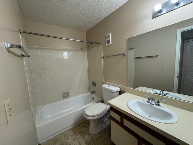 Building Photo - 7667 N Wickham Rd