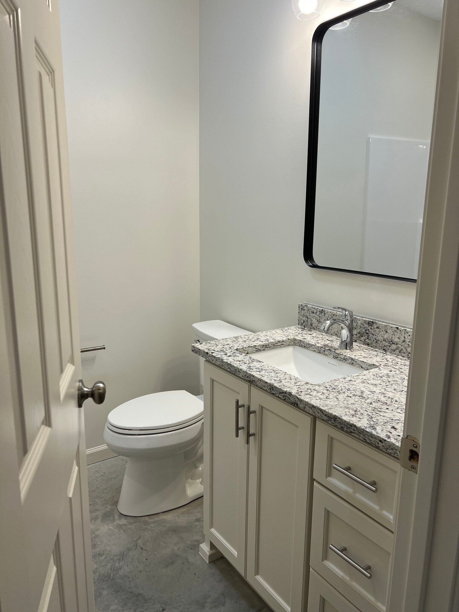 Building Photo - 299 Sara St