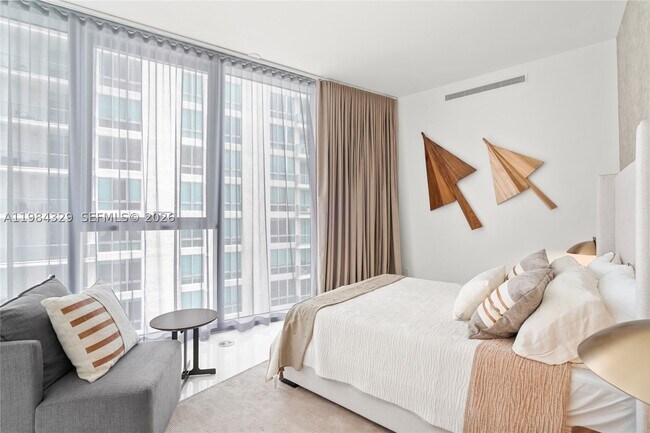 Building Photo - 300 Biscayne Blvd