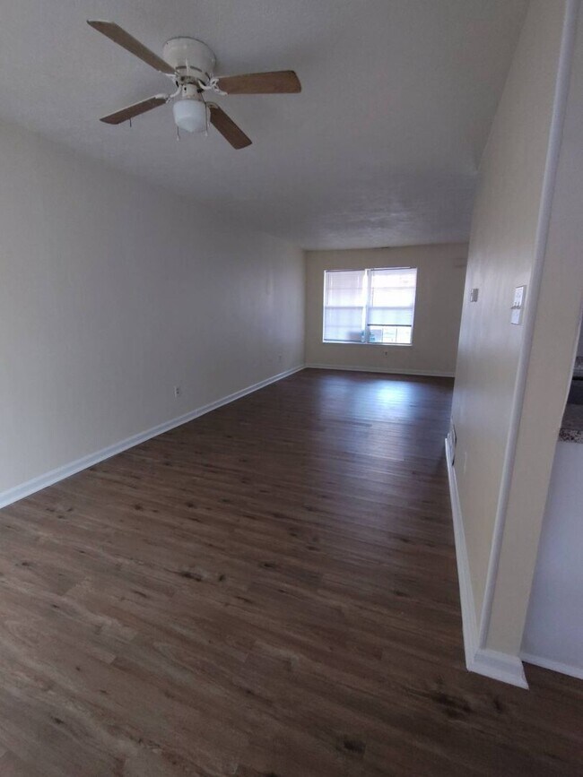 Building Photo - Culpeper 3 bedroom Townhouse