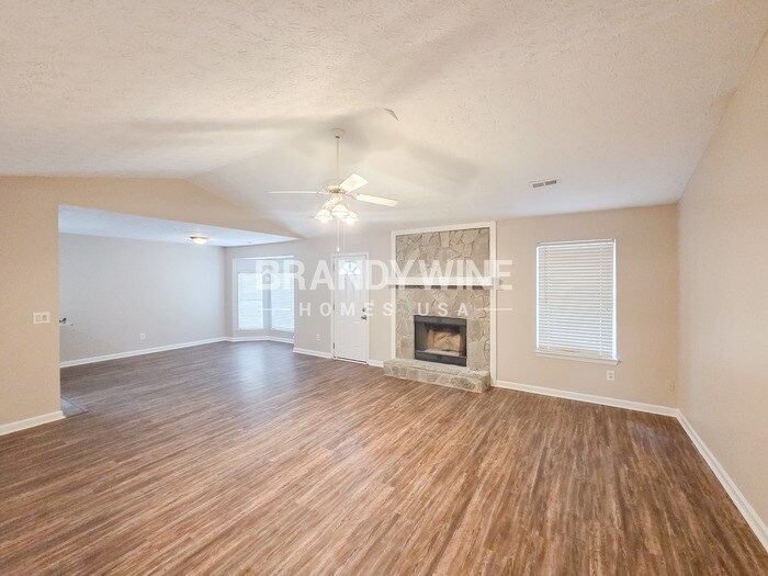 Building Photo - 2900 Rosecommons Dr