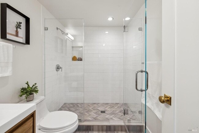 Building Photo - Newly Renovated Ross Four Bedroom & Three Bathroom Home on 1/2 acre with AC and Views