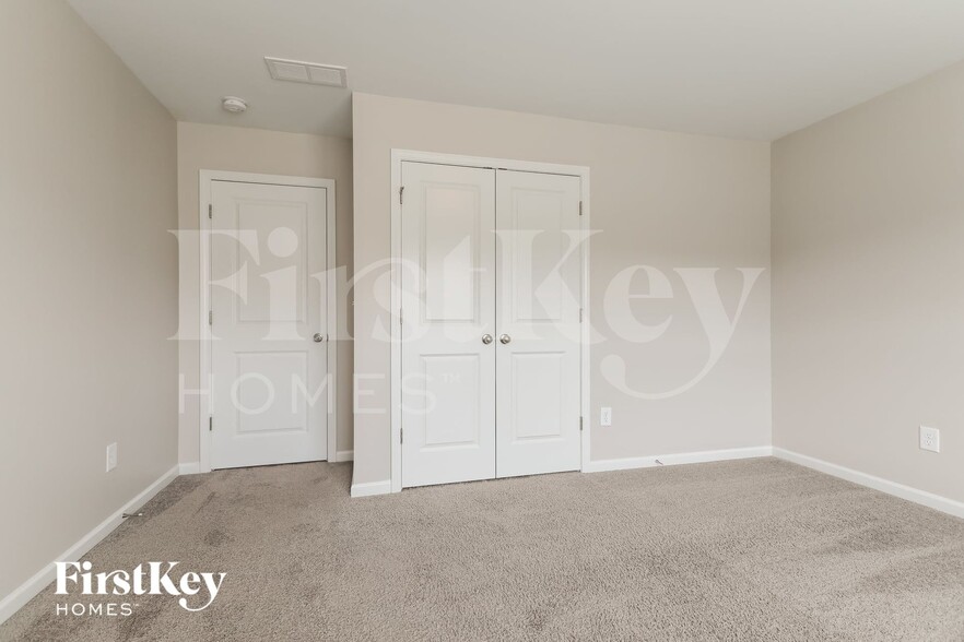 Building Photo - 2142 Massey Ln