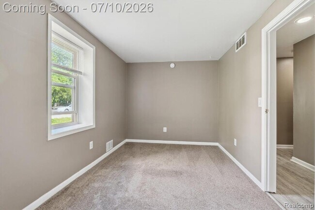 Building Photo - 500 Trombley Rd