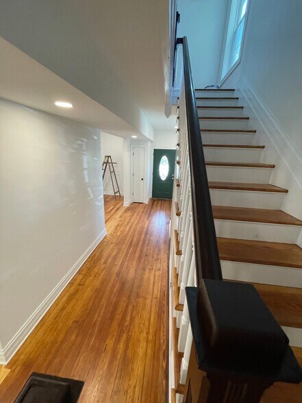 Building Photo - 112 W Hickman St