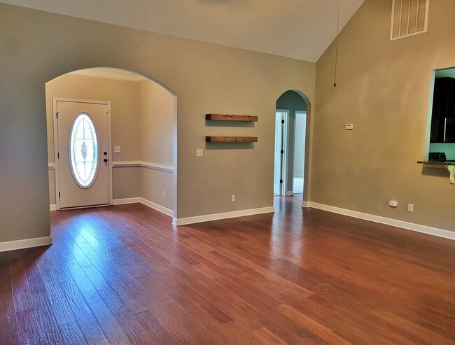 Building Photo - 853 Tyler Woods Dr