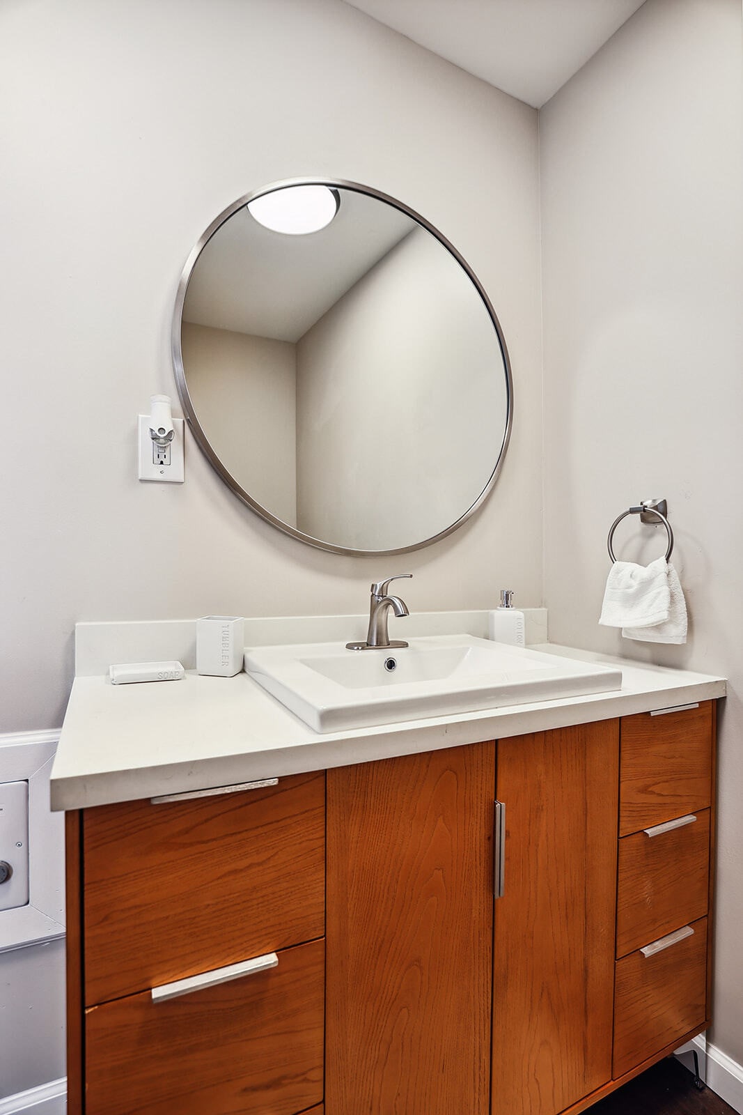 Building Photo - 5641 Cates Ave