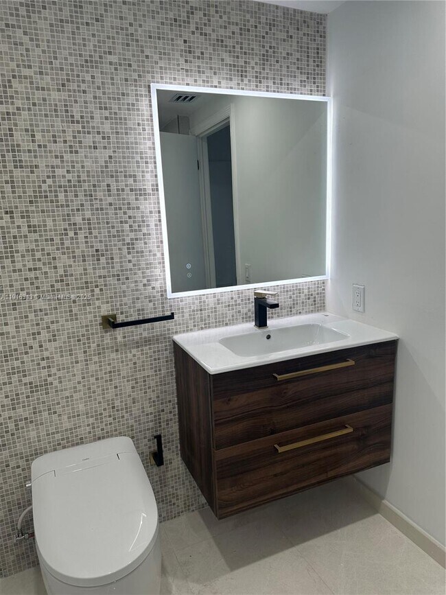 Building Photo - 701 Brickell Key Blvd