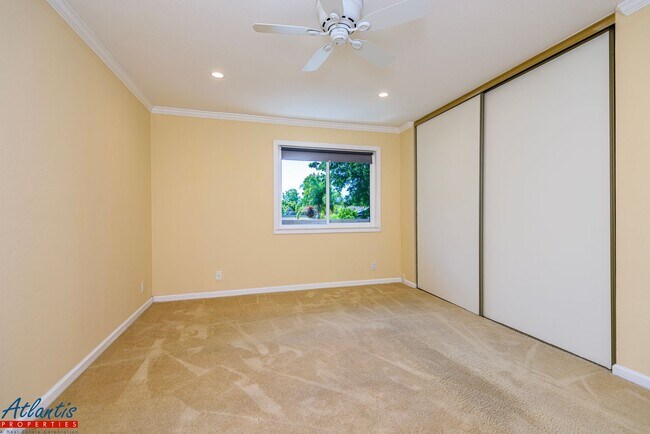 Building Photo - The Courtyard | Lovely Condo | Washer/Drye...